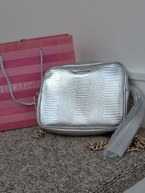 Victoria's Secret Silver Textured Crossbody with Gold Chain. Nwot